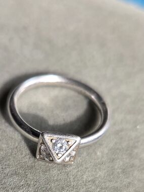 Jennifer Lopez Pyramid Ring Sterling Silver 925  Four Clear Gemstones Size 8.25